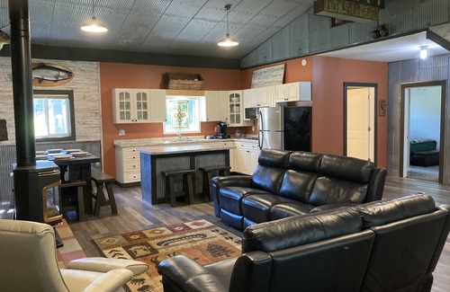Kingsley Cabina | Grand Traverse County Cabin in the Woods