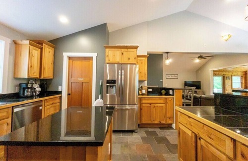 Interlochen Casa | Grand Traverse Therapy-Hot Tub/PoolTable/AC