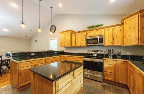 Interlochen Casa | Grand Traverse Therapy-Hot Tub/PoolTable/AC