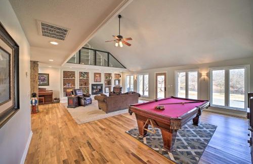 Tulsa Casa | Grand Tulsa Getaway with Private Pond, Dock and Deck