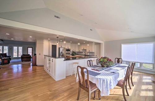 Tulsa Casa | Grand Tulsa Getaway with Private Pond, Dock & Deck
