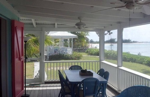 Cockburn Town Cabaña | Grand Turk Ocean Front Cottage en la hermosa playa de picota