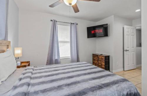 Port Isabel Casa | Grand Twin Oasis 6BR Near Beach & Attractions