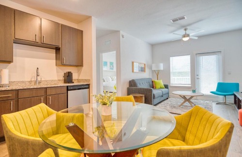 Gainesville Apartamento | Grand Two Bedroom Two Bathroom Apartment with Balcony