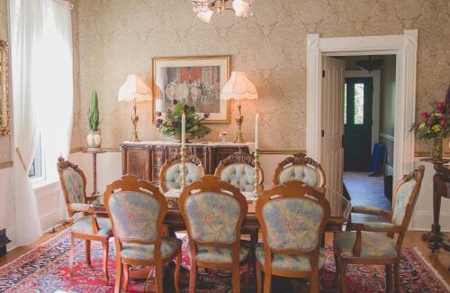 Boonville Cama Y Desayuno | Grand Victorian Manor & Cottage
