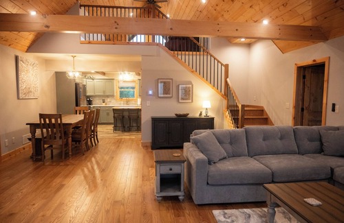 Huntingdon Cabina | Grand View Lodge, Fantastic new custom built home with lake view!
