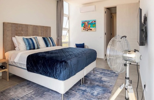 Colon Apartamento | Grand View luxury apartment, fully airconditioned, swimming pool & gym