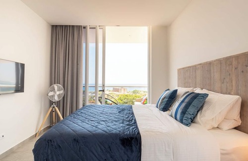 Colon Apartamento | Grand View luxury apartment, fully airconditioned, swimming pool & gym