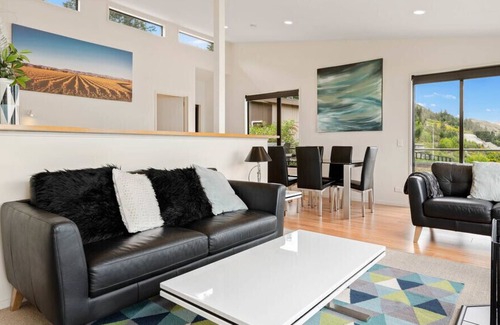 Queenstown Cabaña | Grand View Queenstown - Queenstown Holiday Home