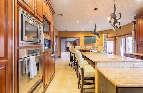 Glasser Casa | Grand Villa Sparta /pool koi pond cinema game room