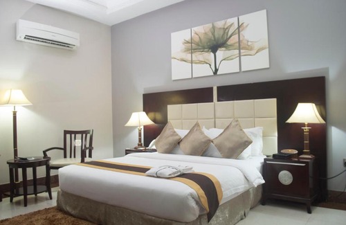 Ikeja Hotel | GrandBee Suites