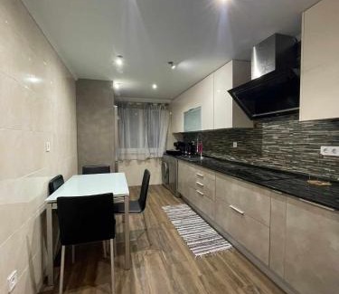 Corroios Apartamento | Grande apartamento a 14 km de Lisboa