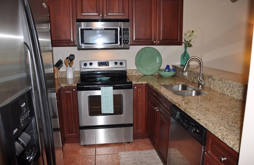 Estate Enighed Condominio | Grande Bay Resort - Mojo Blue 1BR Condo frente a la playa!