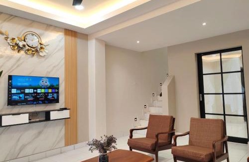 Alor Gajah Casa | GRANDE MAISON 4 Near AFamosa Waterpark Fully Air Conditioned