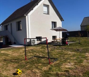 Gouville-sur-Mer Casa | Grande maison, 10 voyageurs, jardin et terrain de pétanque