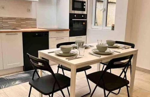 Roubaix Casa | Grande Maison Avec Court -proche Lille - a Cote mc Arthur Glen- Magasin Usine
