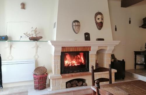 Lacapelle-Biron Casa | Grande maison de ville avec cheminée et loggia