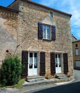Lacapelle-Biron Casa | Grande maison de ville avec cheminée et loggia