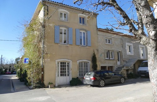 Reauville Casa | Grande Maison de Village Provençale Avec Terrasses, Jardin Intimiste, Jacuzzi