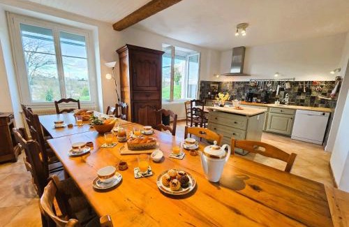 Touvre Casa | Grande maison escapade au bord de la riviere