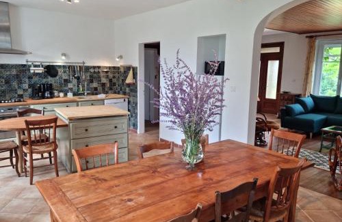 Touvre Casa | Grande maison escapade au bord de la riviere