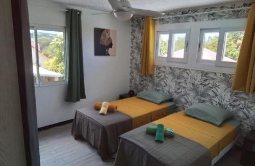 La Possession Casa | Grande maison familiale avec jeux et terrasse près de Saint-Denis - FR-1-786-46