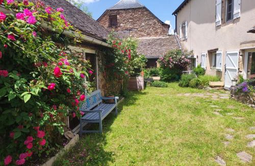 Luc-la-Primaube Casa | Grande maison familiale - Proche Rodez, Wifi, Calme et Jardin