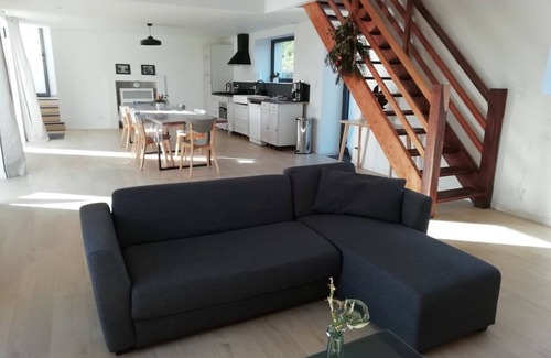 Ploneour-Lanvern Casa | Grande Maison Charmante au Milieu des Chevaux. Logement Insolite Dans Ecuries!