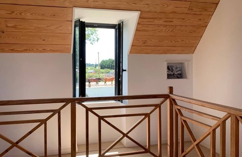Ploneour-Lanvern Casa | Grande Maison Charmante au Milieu des Chevaux. Logement Insolite Dans Ecuries!