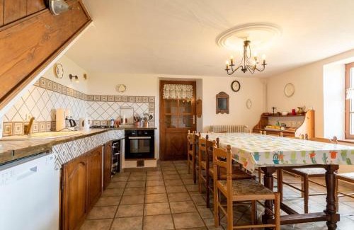 Fougerolles-Saint-Valbert Casa | Grande maison rénovée avec WIFI, idéale pour familles - FR-1-583-406