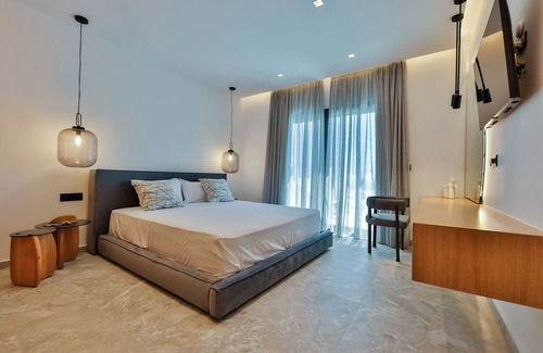 Plaka Casa | Grande Sea View Suite with Private Pool - Milestones Naxos Hotel