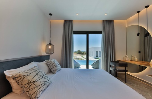 Plaka Casa | Grande Sea View Suite with Private Pool - Milestones Naxos Hotel