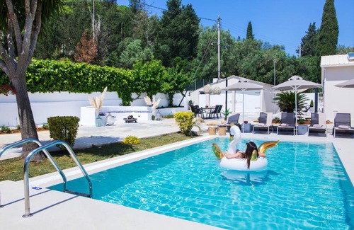 Spartylas Villa | Grande Terra Villas with Swimming Pool & Starlink WiFi