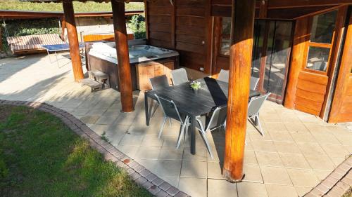 Tata Casa | Grande Vendégház