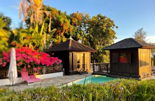 La Riviere Saint-Louis Casa | Grande Villa et Bungalows dans un Jardin créole avec Piscine et Vue Panoramique