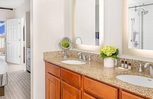 Williamsburg Complejo | Grande Vista 3-bedroom resort with 9 hole golf course. Close to Disney