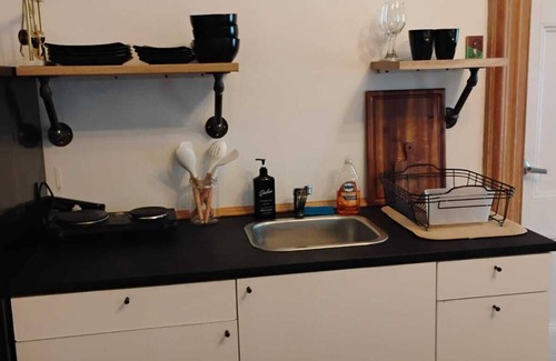 Communipaw Apartamento | Grandeur Farmhouse Apt Steps to Train&Park~ Get to NYC in 20 Min!Bring your pet!