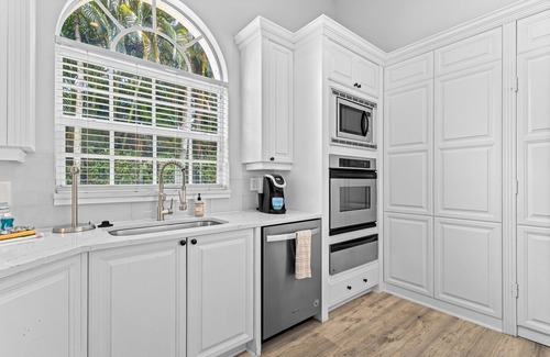 Coquina Sands Casa | Grandiose home with tropical private pool area & jetted tub