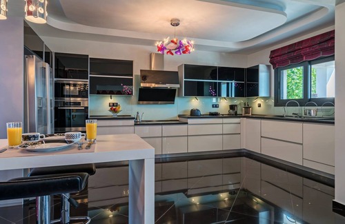 Maroulas Villa | Grandiose Chania Villa | 3 Bedrooms | Villa Coyote | Amazing Sea Views | Outdoor Pool and Hot Tub | Maroulas