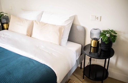 Delfshaven Apartamento | Grandly 3 Bedroom Serviced Apartment 83m2 -NB306G-