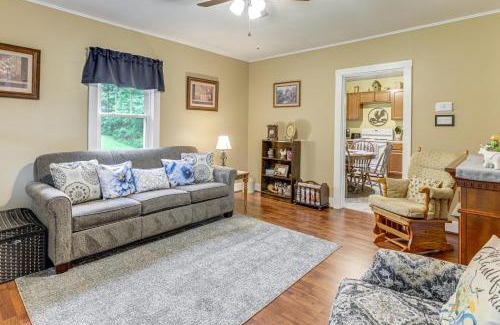 Primrose Casa | Grandmas Farm House on 125 Acres with Fire Pit!