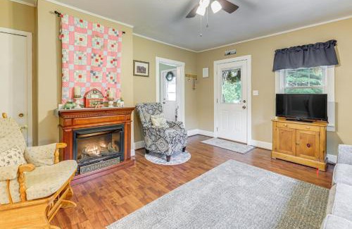 Primrose Casa | Grandmas Farm House on 125 Acres with Fire Pit!