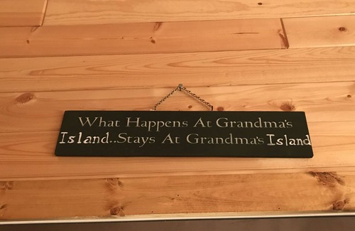 Phillips Cabina | Grandmas Island 715 Big Cabin y Small Sleeper Cabin