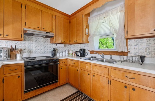Moseley Casa | Grandmother's house on 2 sprawling acres in Moseley, VA is waiting for you!