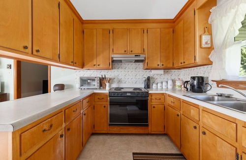 Moseley Casa | Grandmother's house on 2 sprawling acres in Moseley, VA is waiting for you!
