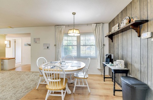 Pinellas Park Casa | 'Grandpa Dave’s Vintage Getaway' in Pinellas Park!