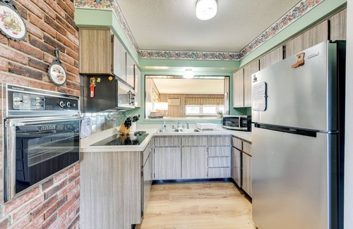 Pinellas Park Casa | 'Grandpa Dave’s Vintage Getaway' in Pinellas Park!