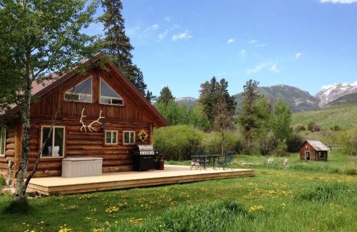 Gardiner Casa | Grandpa's Cabin
