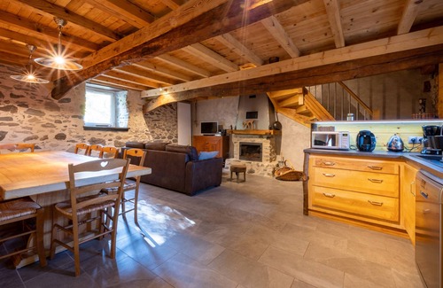 Saint-Pastous Chalet De Esquí | Grange de Montagne Entièrement Rénovée