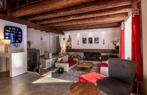 Guchen Casa | ★ GRANGE DU LAVEDAN ★ PISCINE ★ CHEMINÉE ★ VUE IMPRENABLE ★